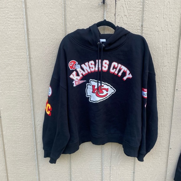 WEAR by Erin Andrews KC Kansas City Chiefs Modest Cropped Hoodie Women's 4X - Picture 4 of 9